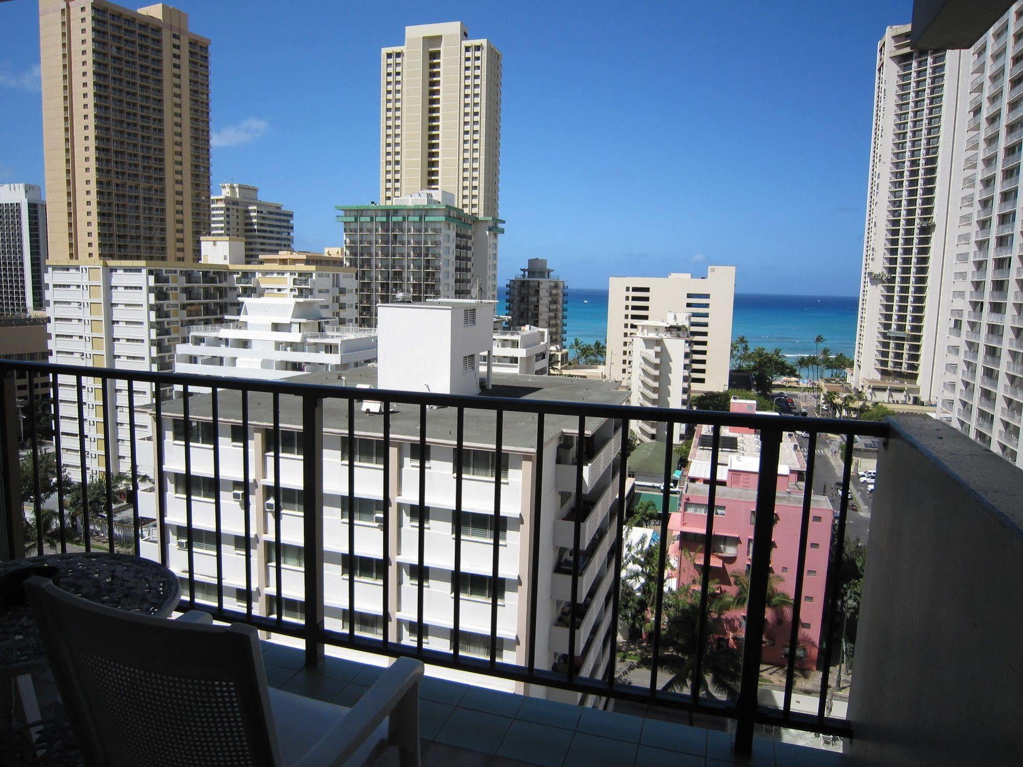 Waikiki Park Heights Aparthotel Honolulu Bagian luar foto